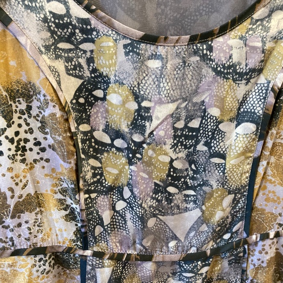 St. Martins silk print dress with sheer sleeves.  Size 6 - Picture 3 of 6